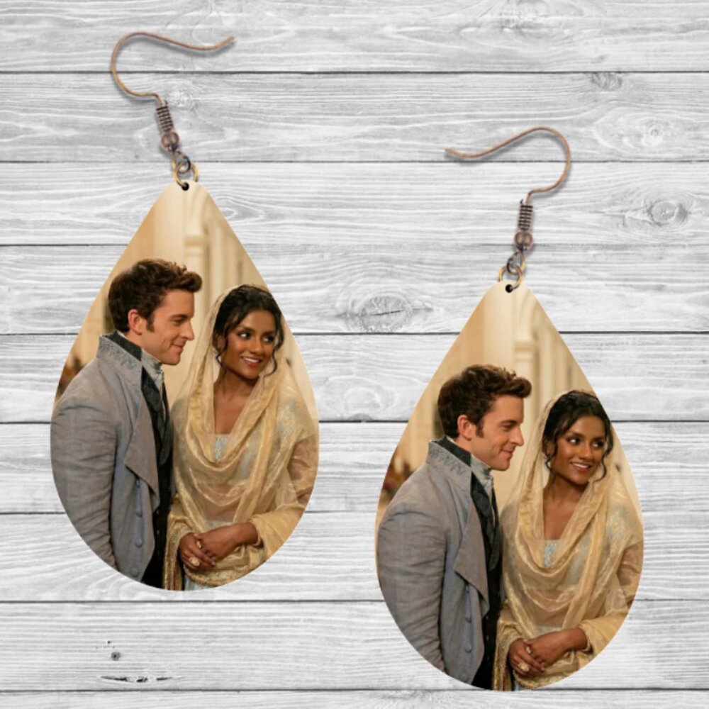 Anthony & Kate Kiss: Bridgerton Teardrop Earring